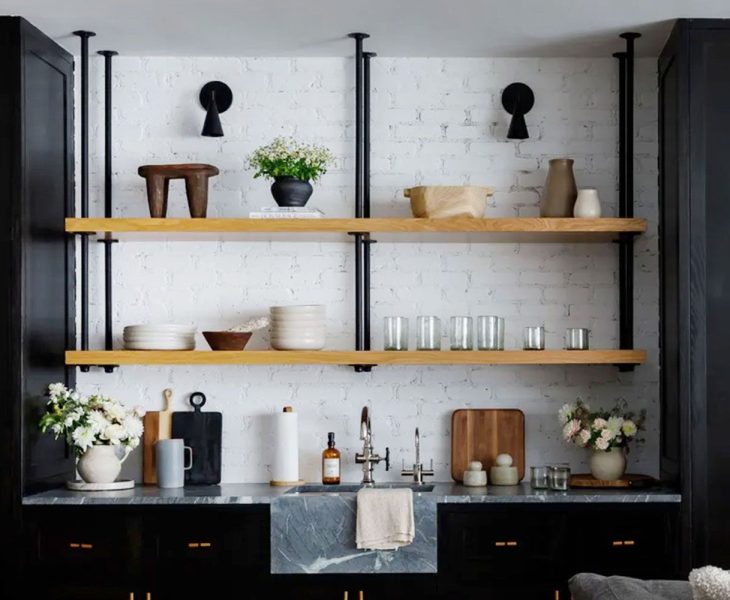 21 ideja za kuhinjske police koje povećavaju potencijal dizajna